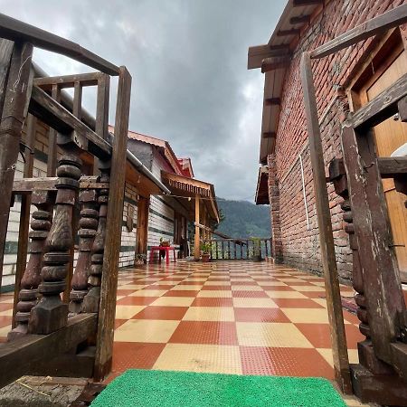 The Cottage And Cheese Manāli Екстериор снимка